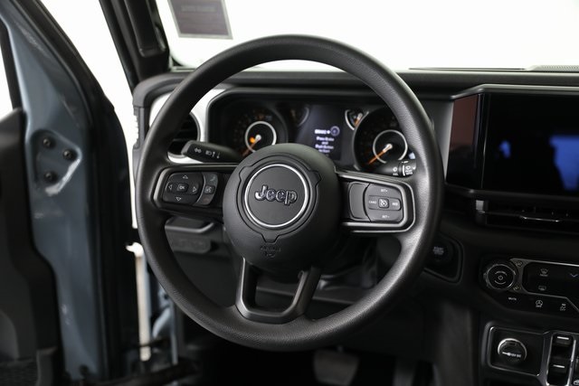 2025 Jeep Gladiator photo 3