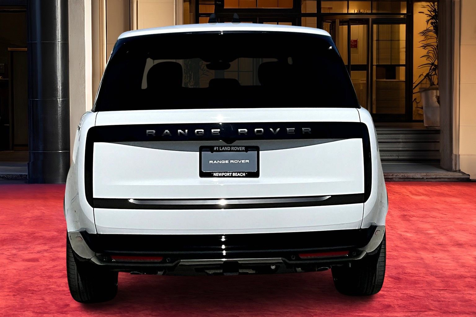 2025 Land Rover Range Rover SE photo 3