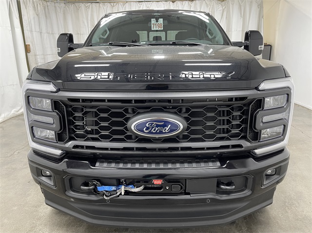 2024 Ford F-250 Lariat photo 2