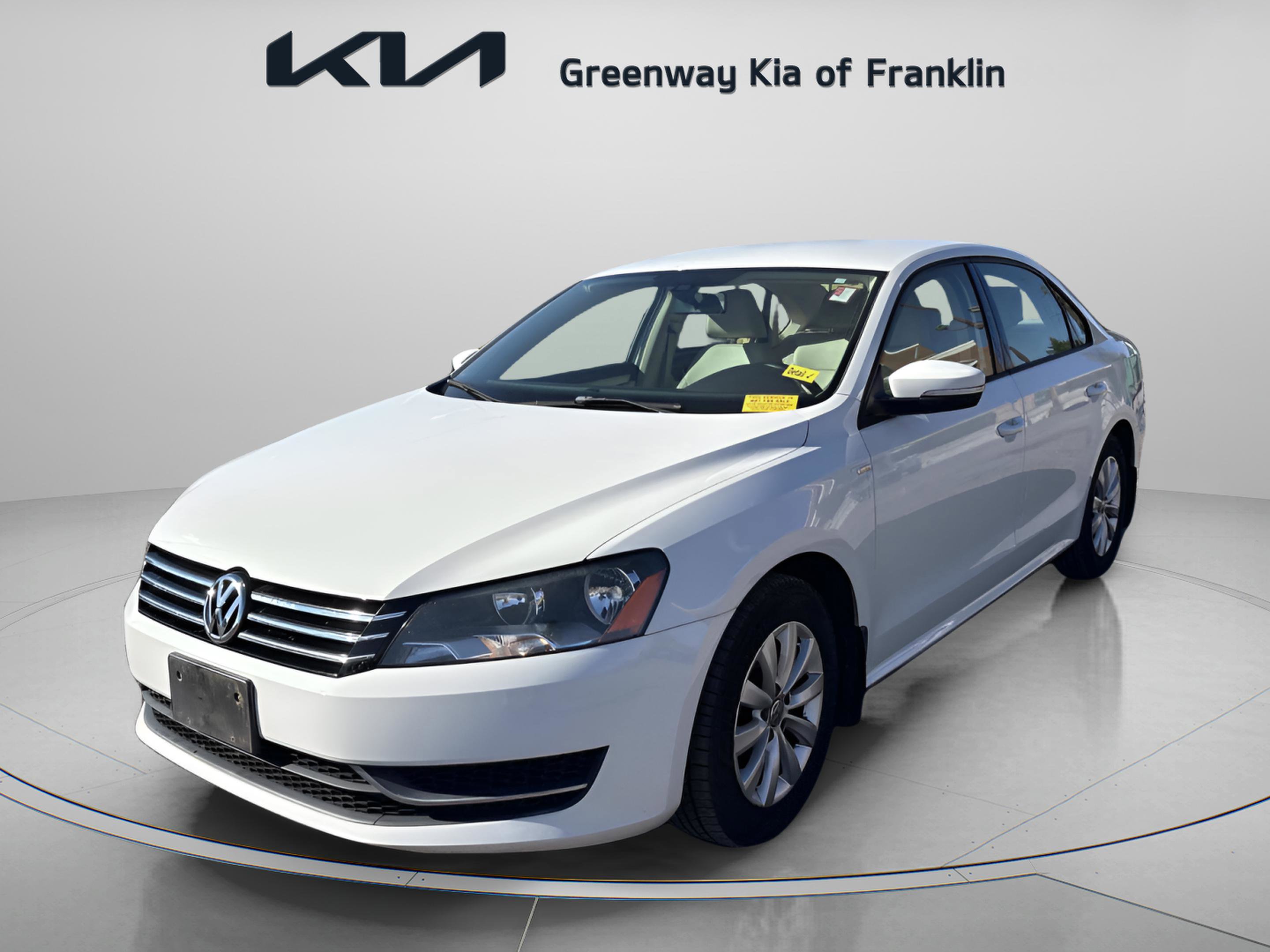 2014 Volkswagen Passat Wolfsburg Edition photo 2
