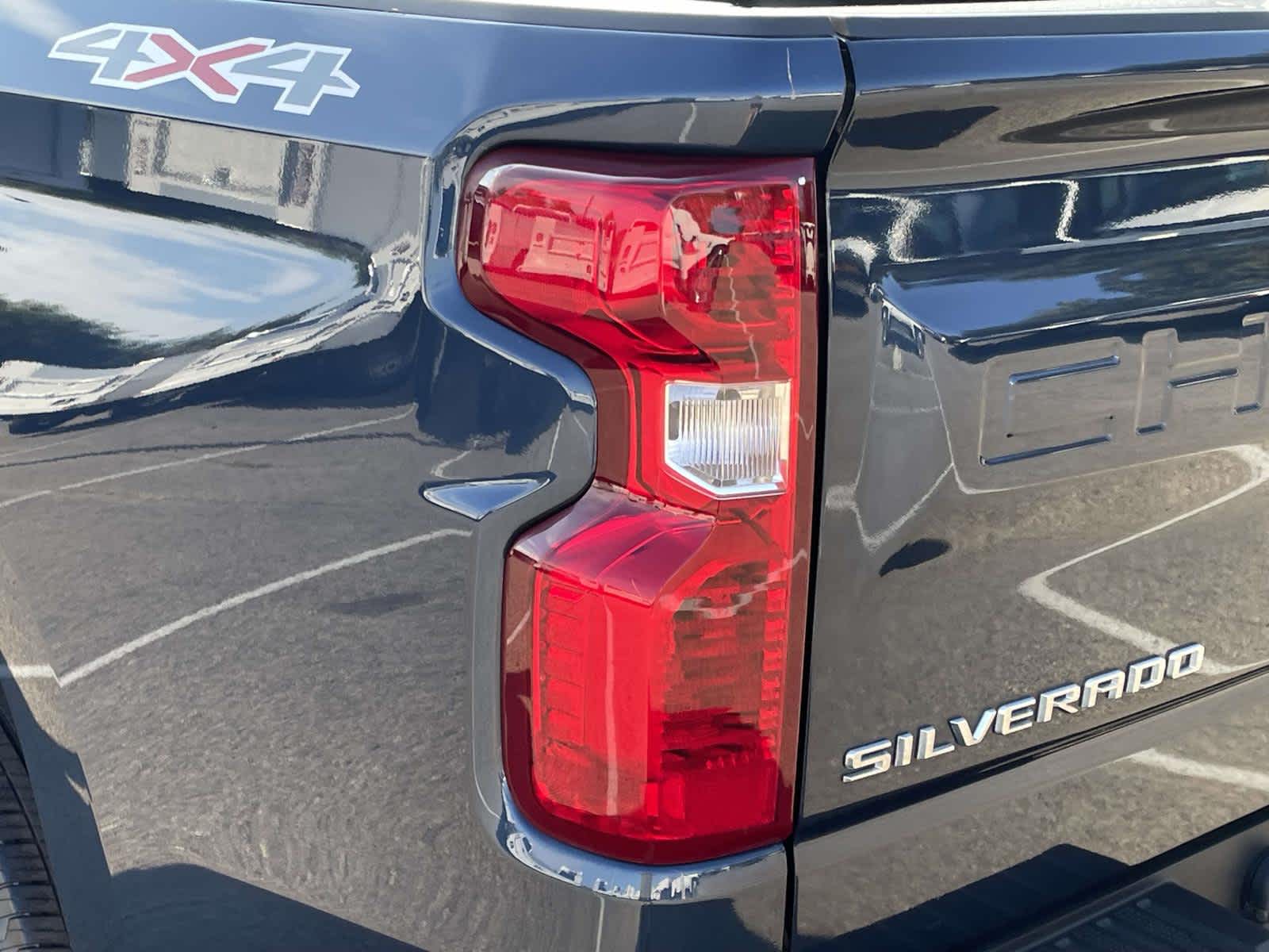 2023 Chevrolet Silverado 1500 LT photo 9