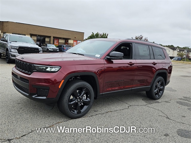 2025 Jeep Grand Cherokee Laredo Altitude photo 3