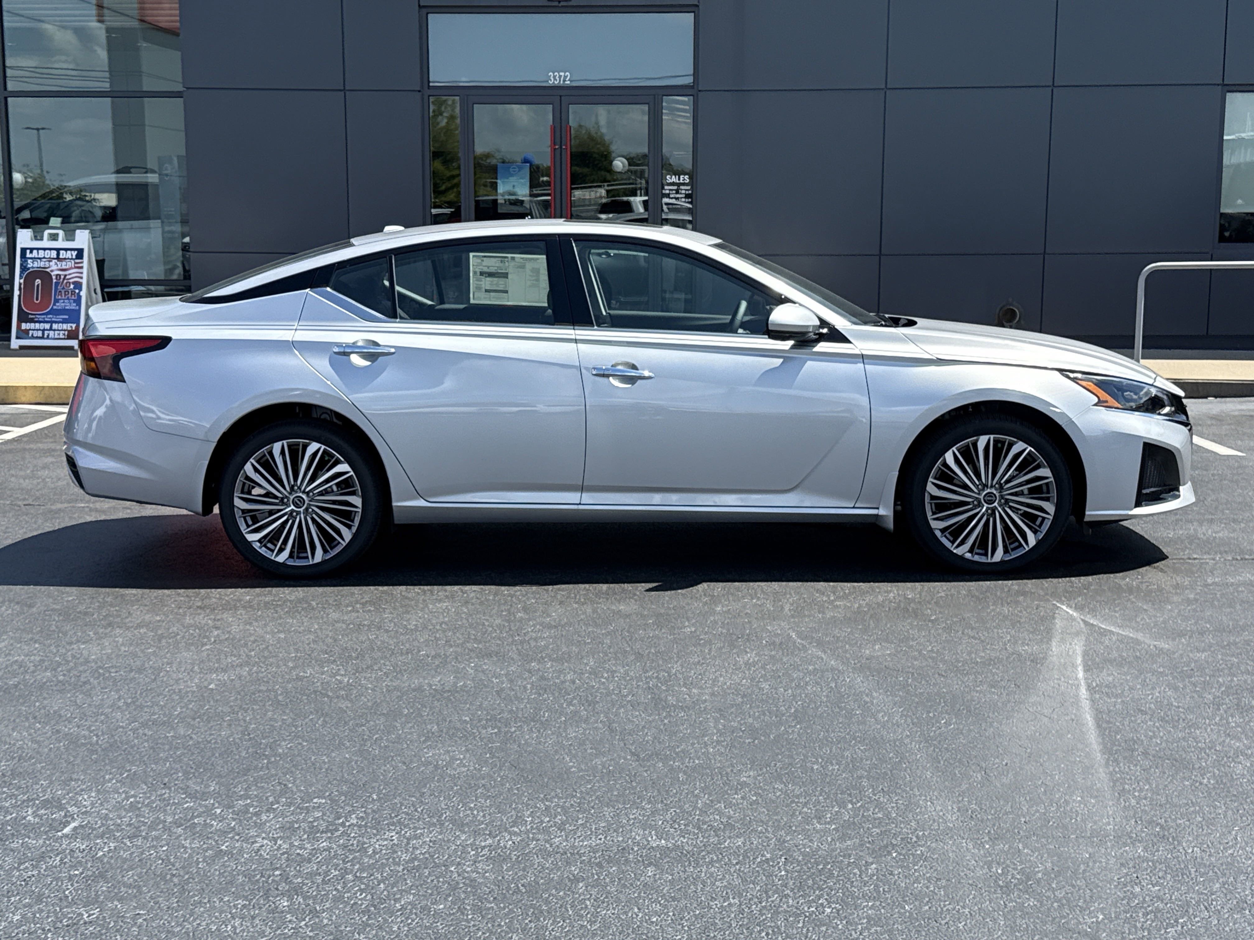 2025 Nissan Altima 2.5 SL photo 2