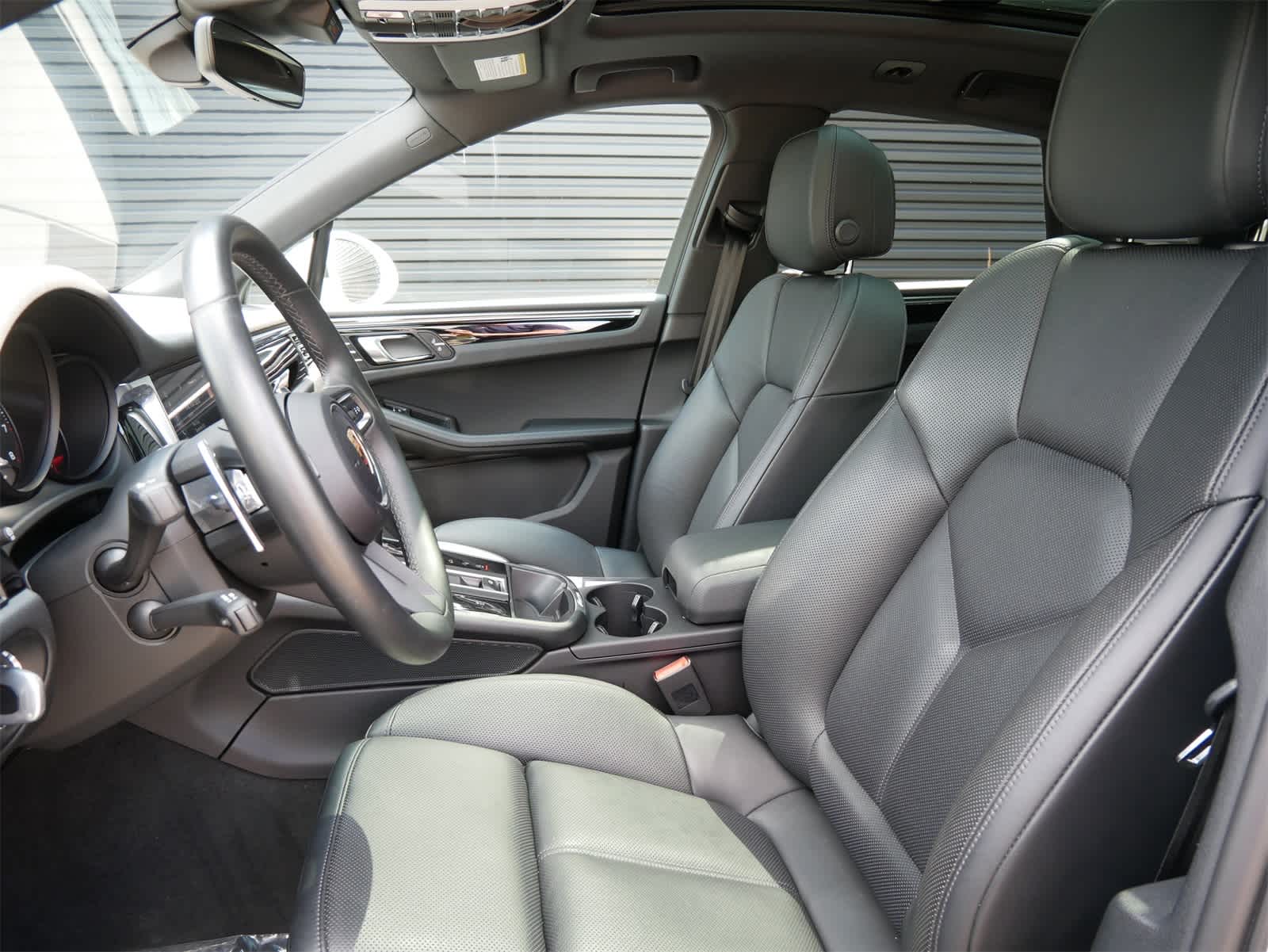 2024 Porsche Macan T photo 5