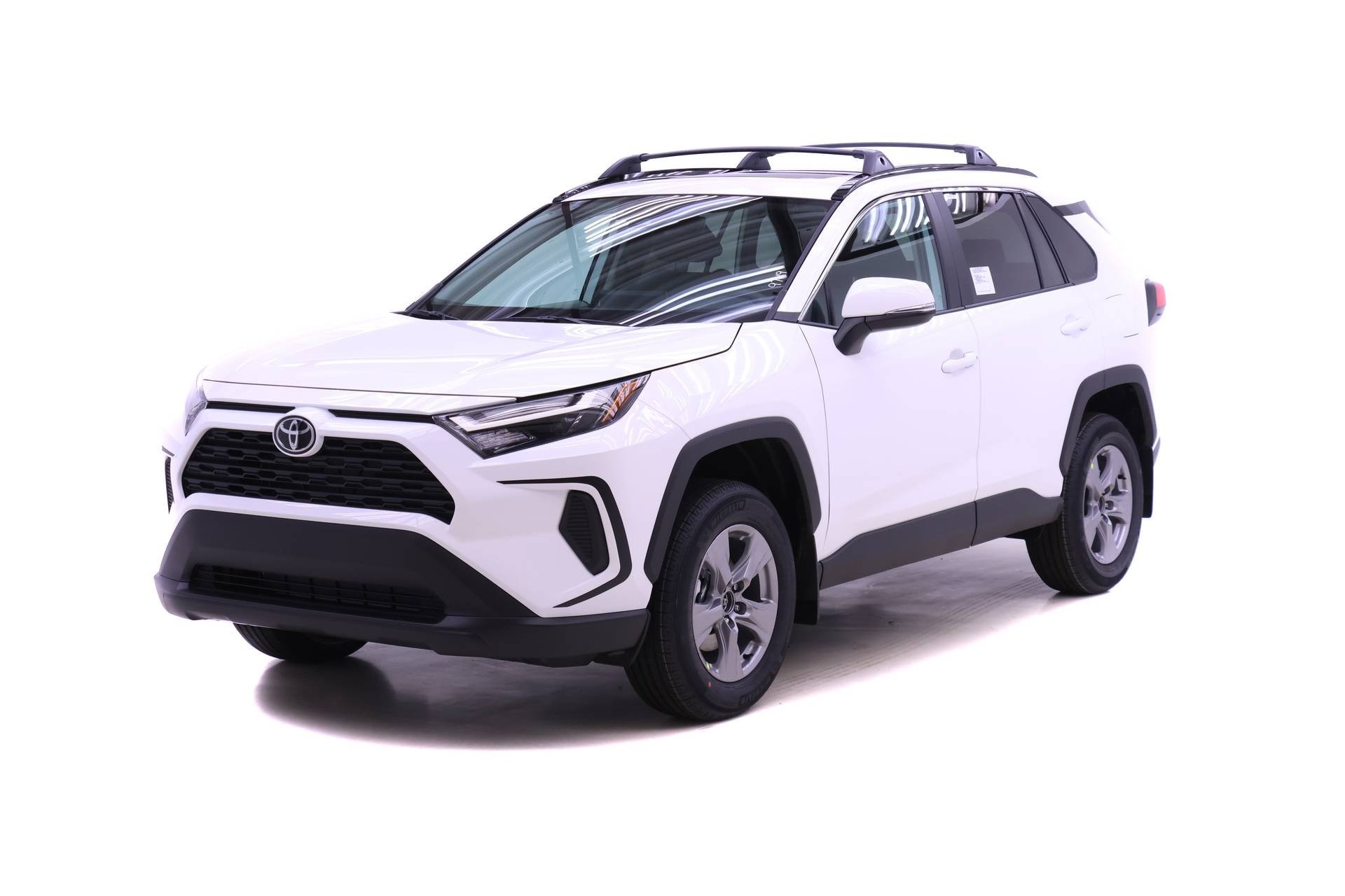 2025 Toyota RAV4 XLE's photo
