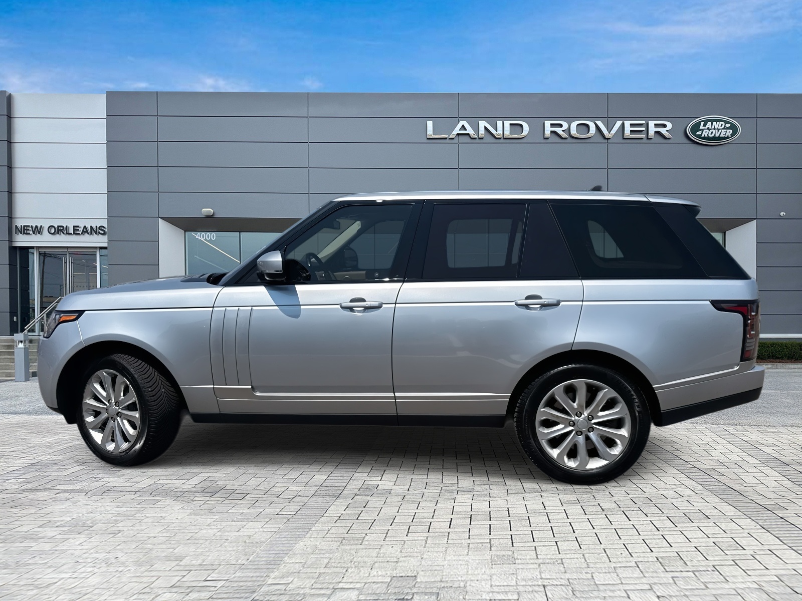 2016 Land Rover Range Rover SuperCharged HSE photo 2