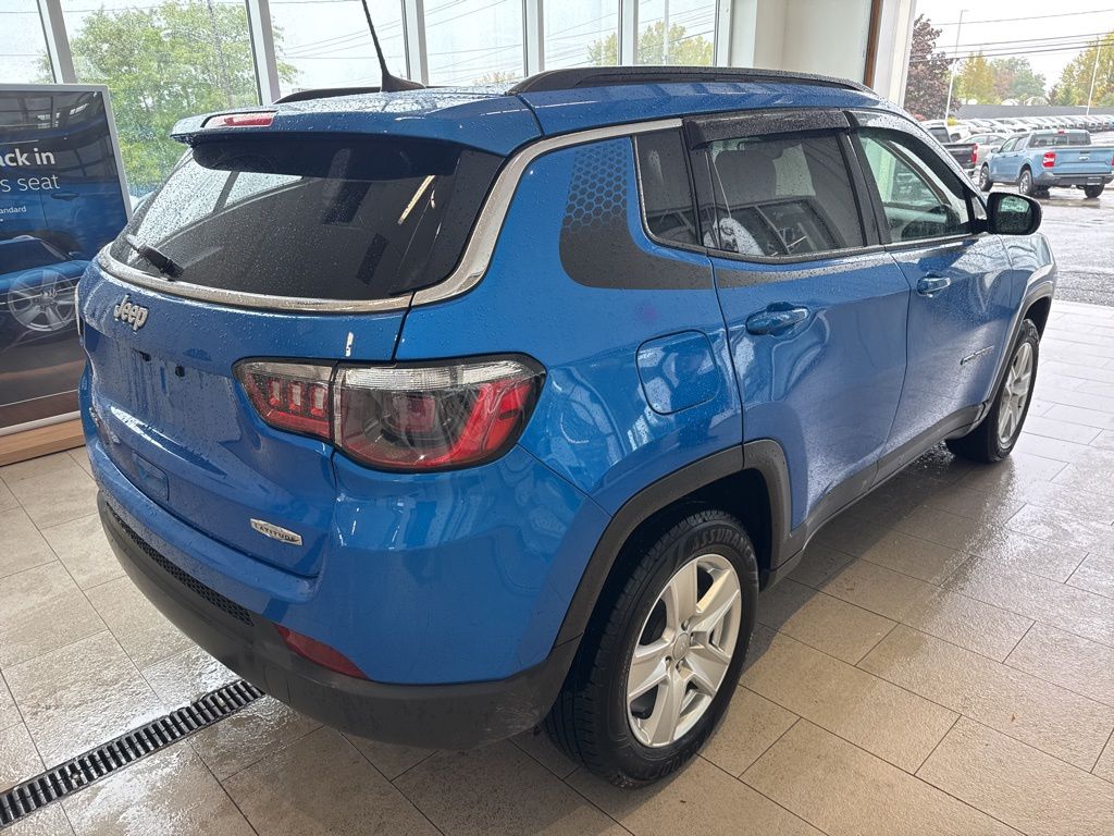 2022 Jeep Compass Latitude photo 4