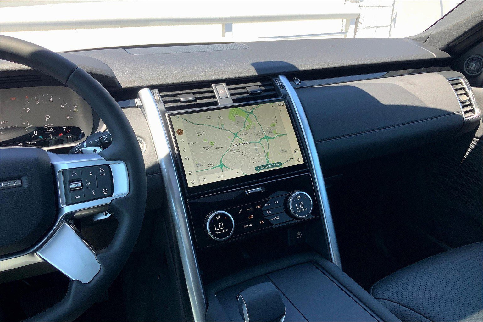 2025 Land Rover Discovery S photo 5