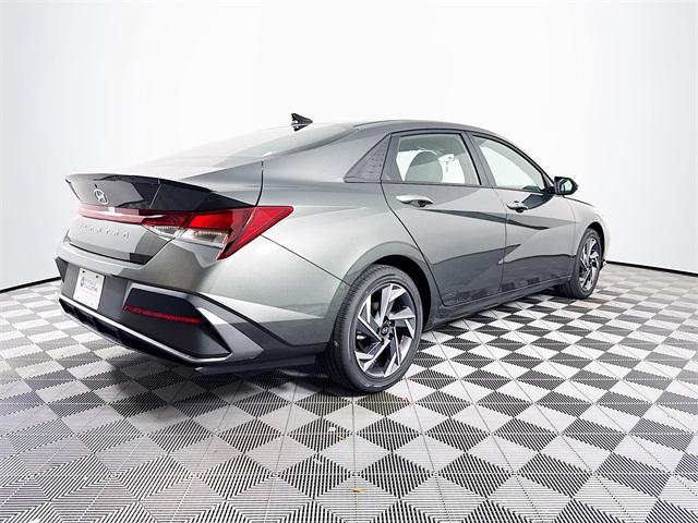 2025 Hyundai Elantra SEL Sport photo 6