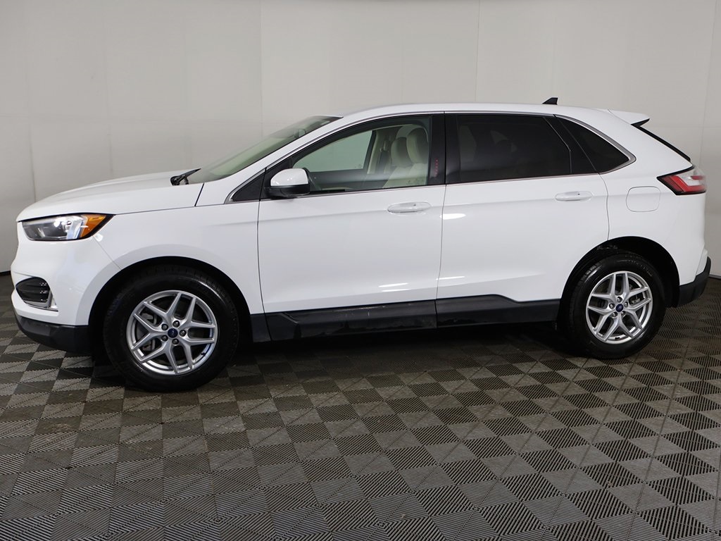 2022 Ford Edge SEL photo 16