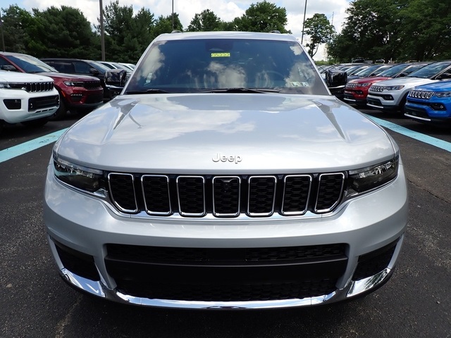 2025 Jeep Grand Cherokee Limited photo 7