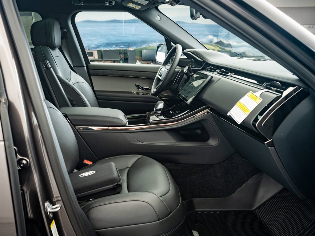 2025 Land Rover Range Rover Sport SE photo 17