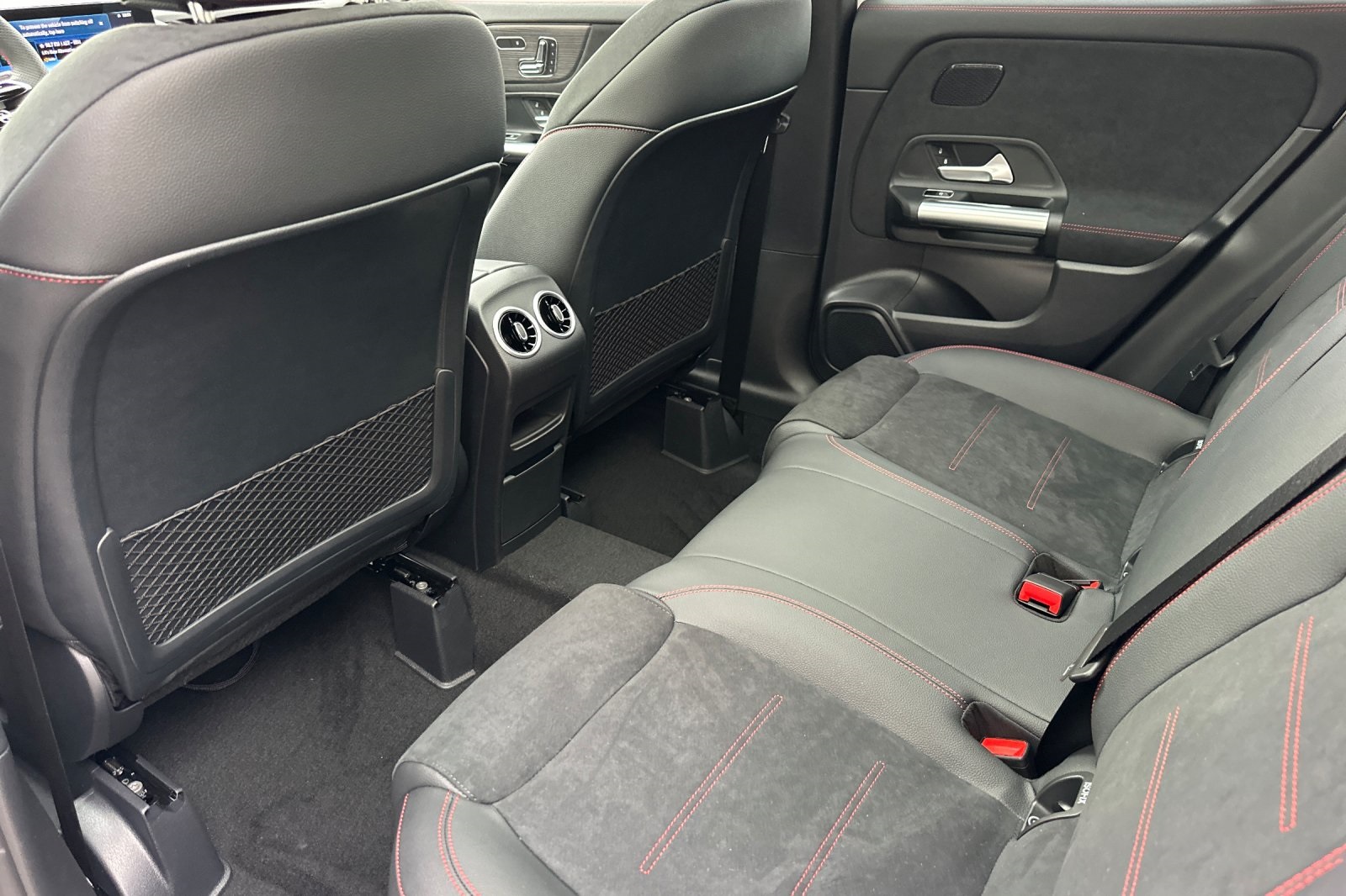 2026 Mercedes Benz GLA 250 photo 3