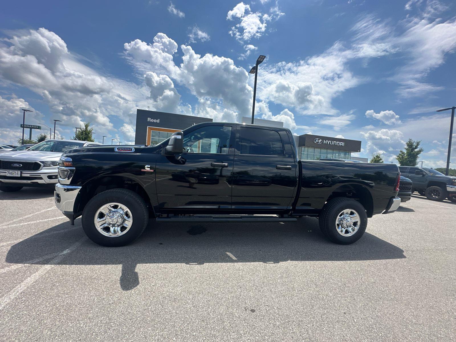 2025 Ram 2500 Tradesman photo 3