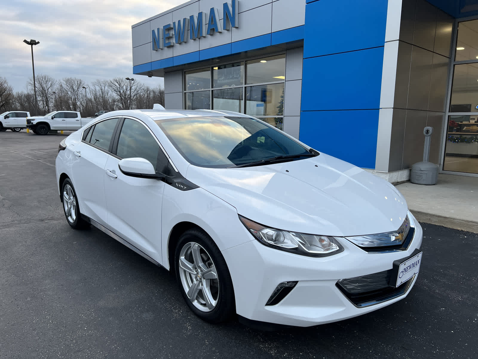 PreOwned 2018 Chevrolet Volt LT 4dr Car in Cedarburg 6171 Newman
