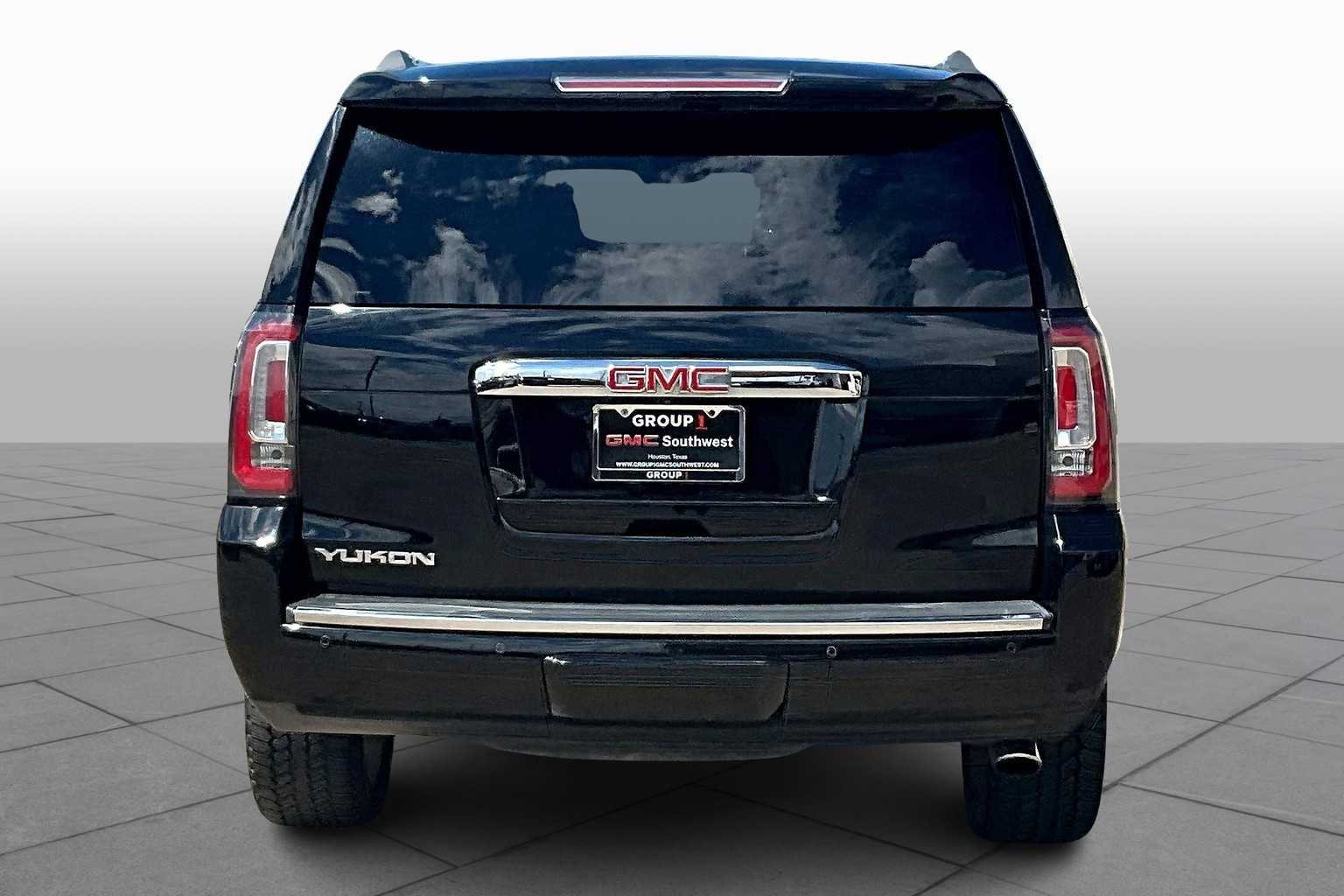2017 Gmc Yukon Denali photo 4