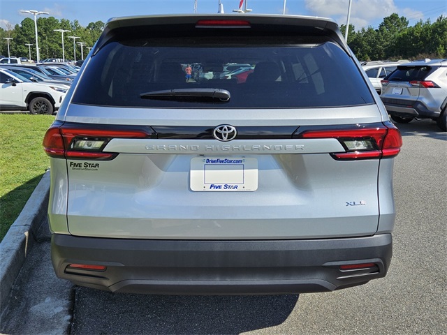 2025 Toyota Grand Highlander XLE photo 9
