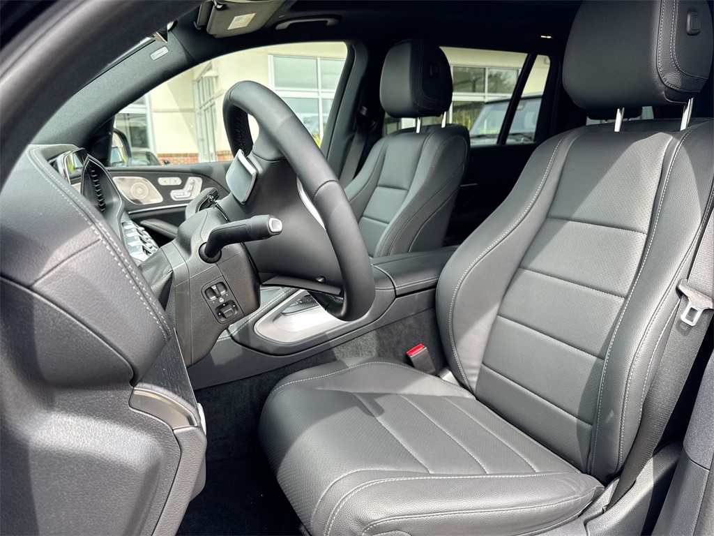2025 Mercedes Benz GLS 450 4MATIC photo 8