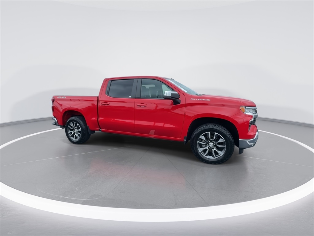 2022 Chevrolet Silverado 1500 LT photo 3