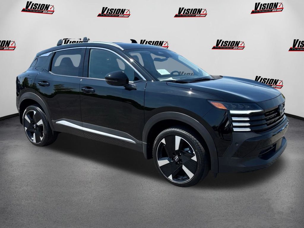 2025 Nissan Kicks SR photo 3