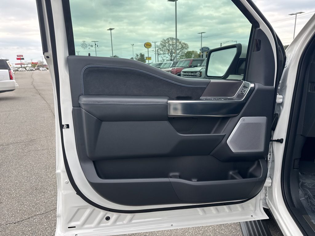 2025 Ford F-150 Platinum photo 15