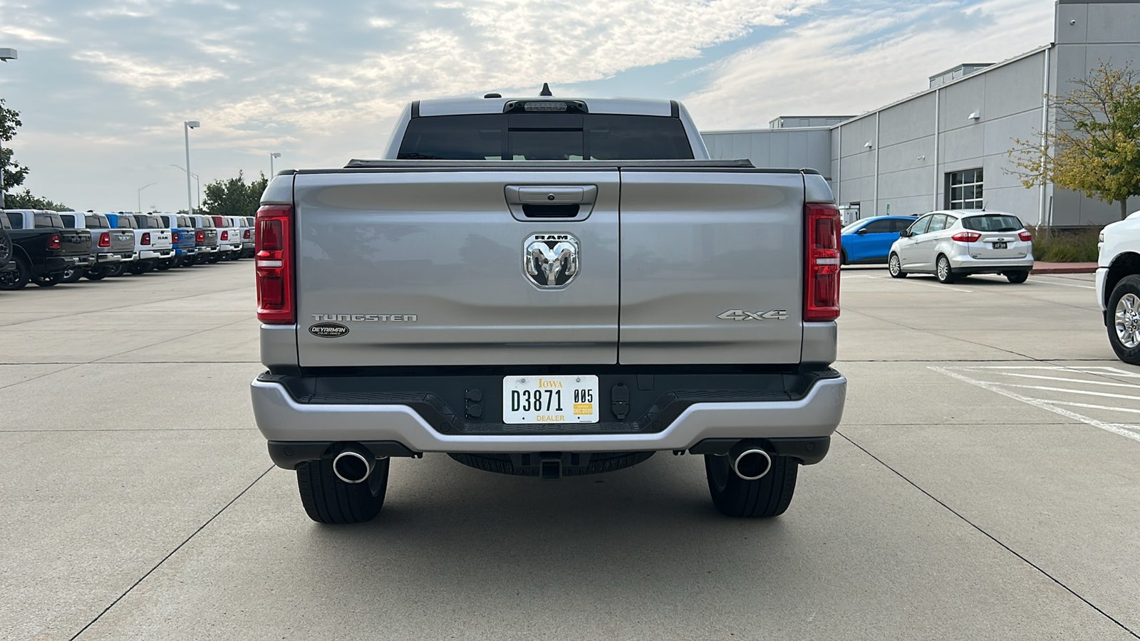 2025 Ram 1500 photo 4