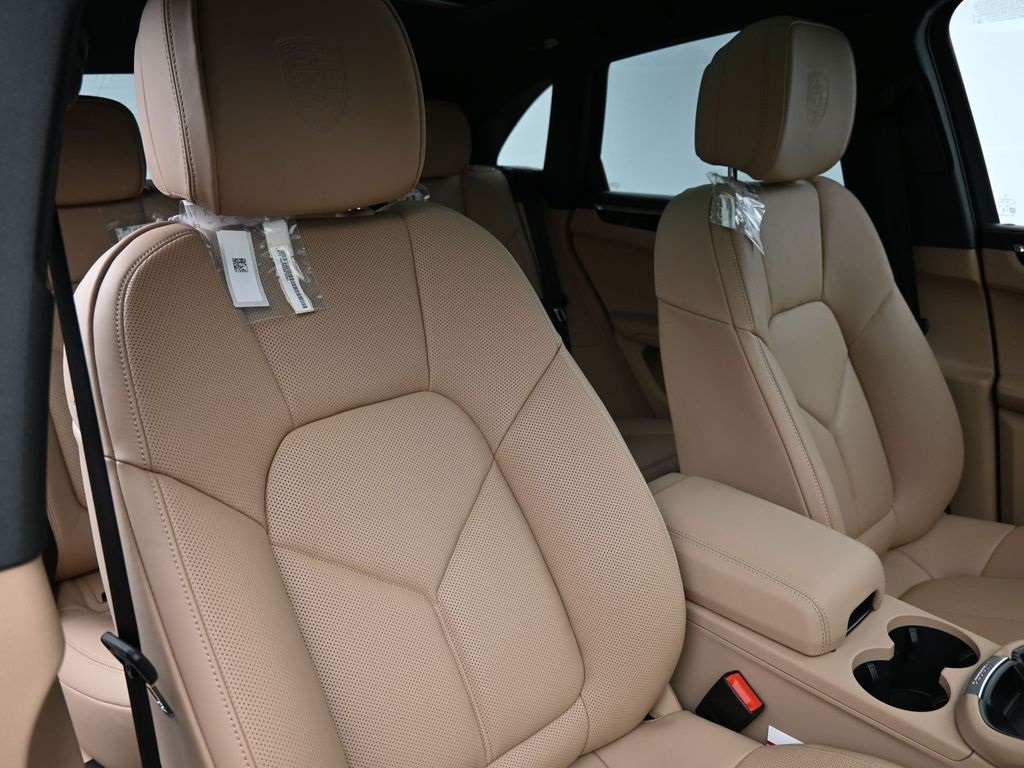 2026 Porsche Macan S photo 15