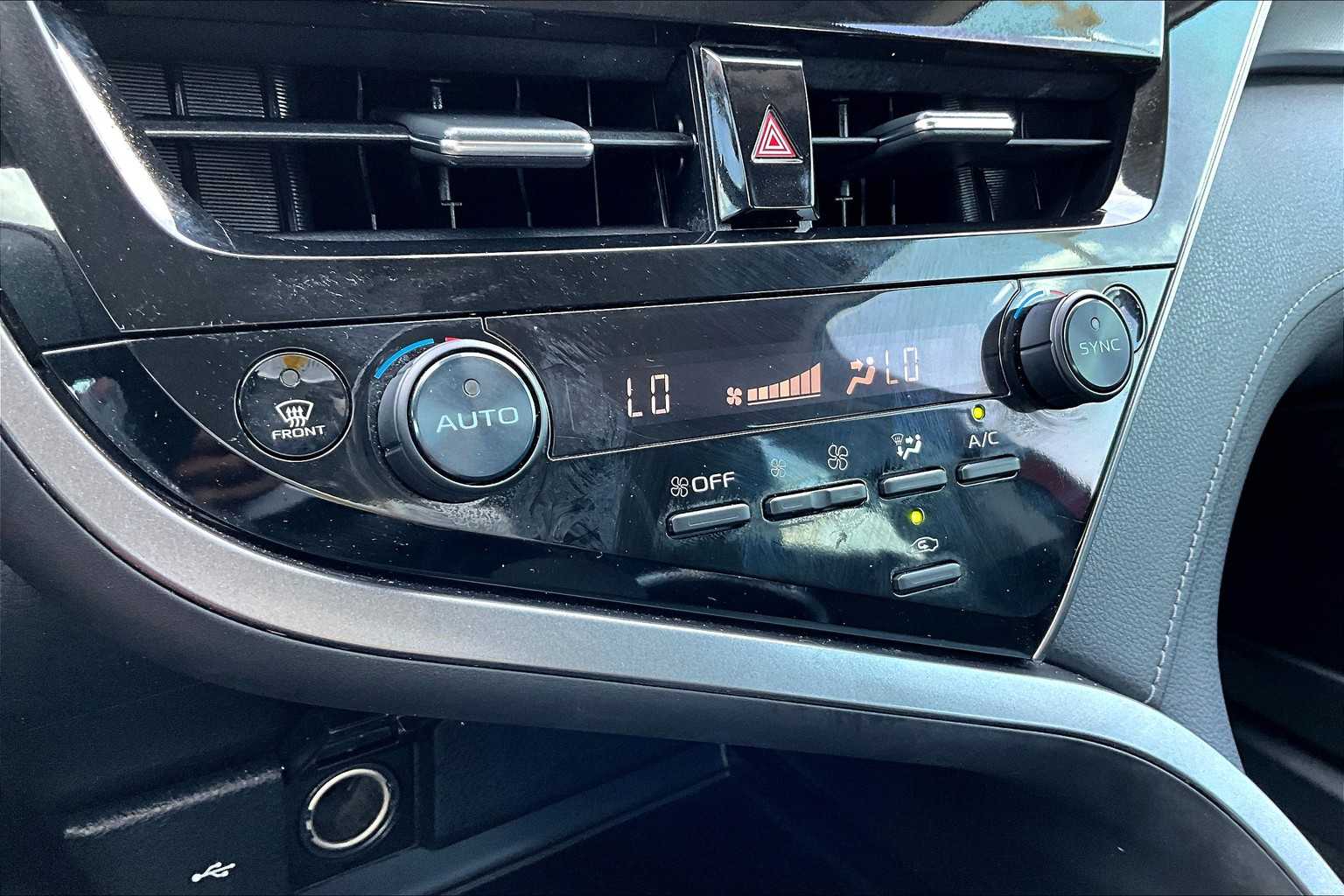 2022 Toyota Camry LE photo 33