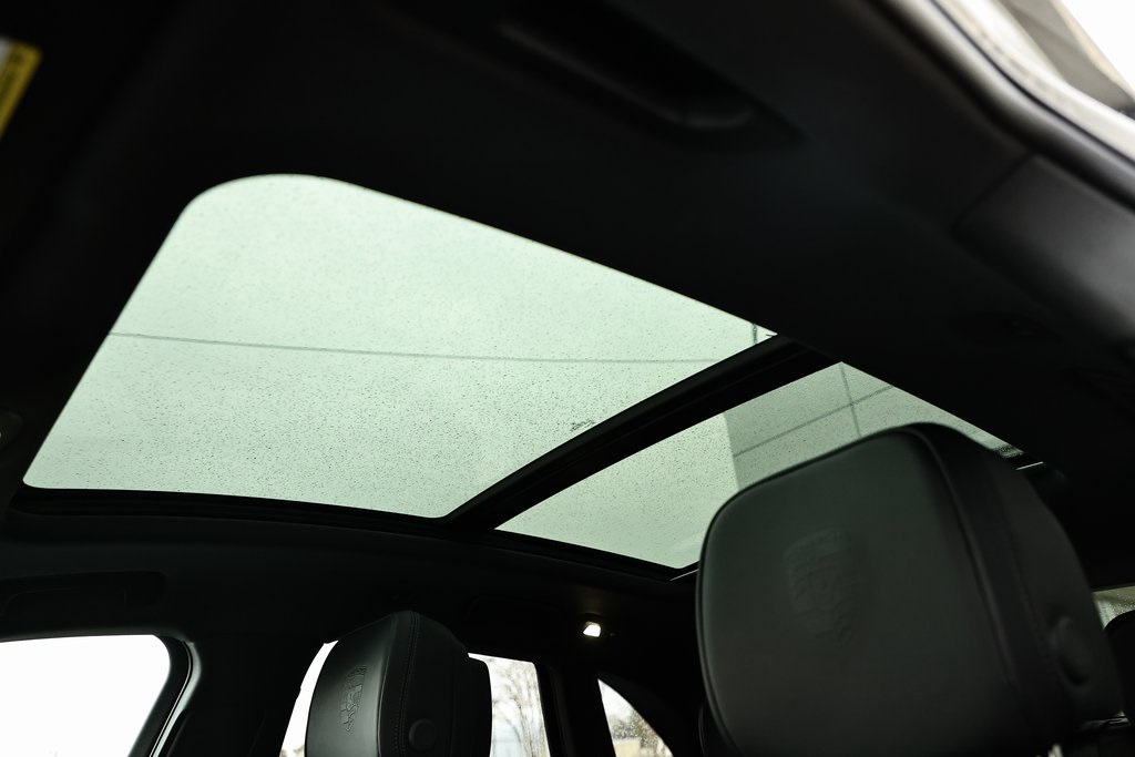 2025 Porsche Macan T photo 15