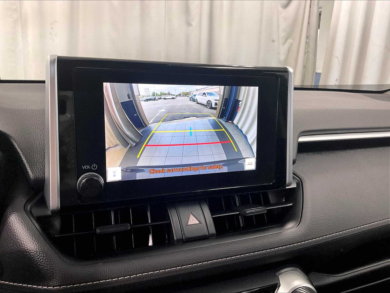 2023 Toyota RAV4 XLE photo 19