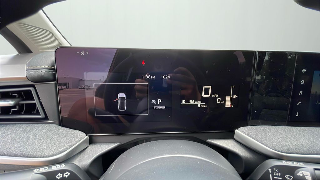 2025 Nissan Kicks SV photo 12