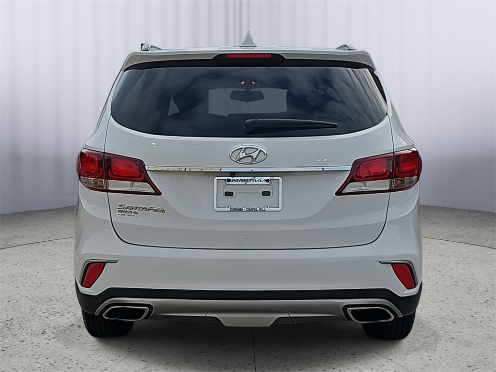 2017 Hyundai Santa Fe SE photo 3