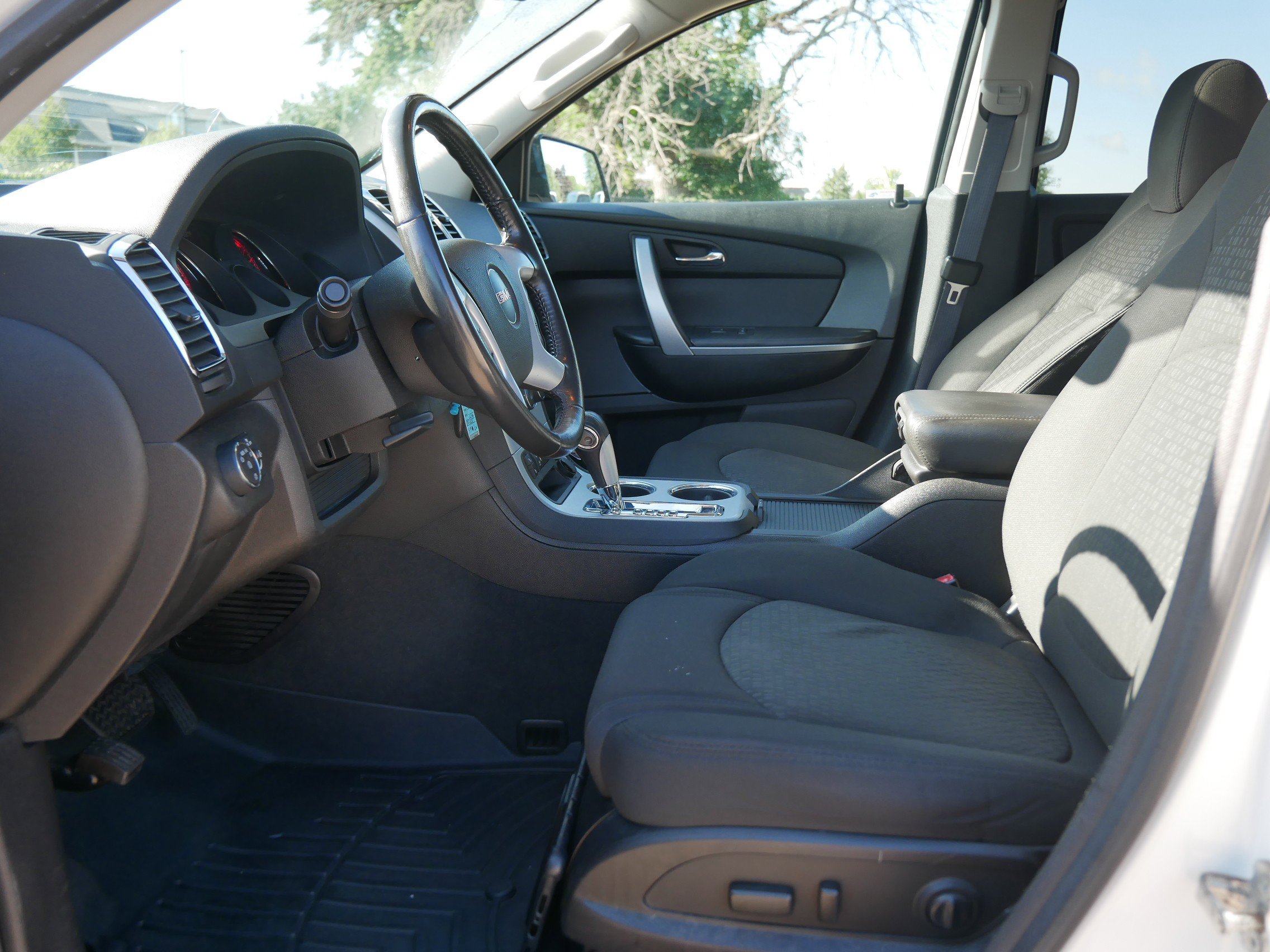 2011 Gmc Acadia SLE photo 10
