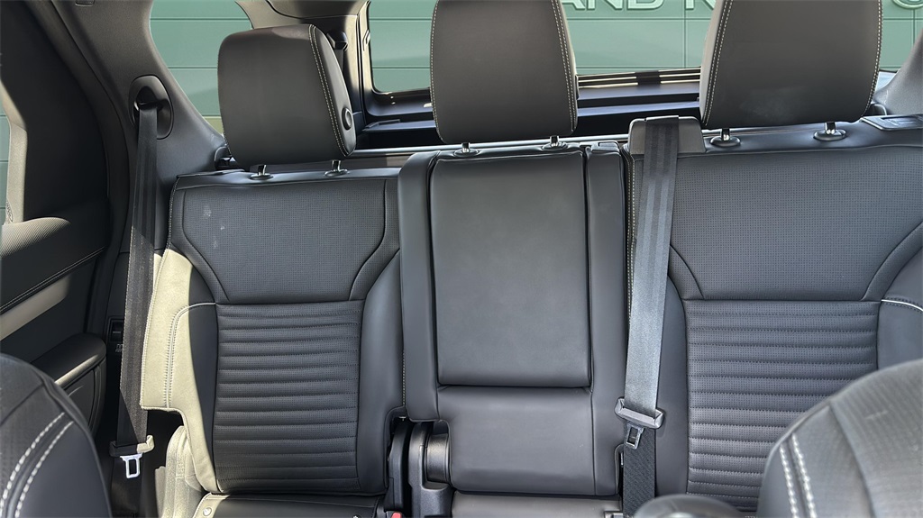 2024 Land Rover Discovery SE photo 9