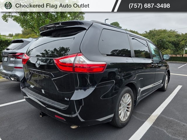2015 Toyota Sienna XLE photo 6