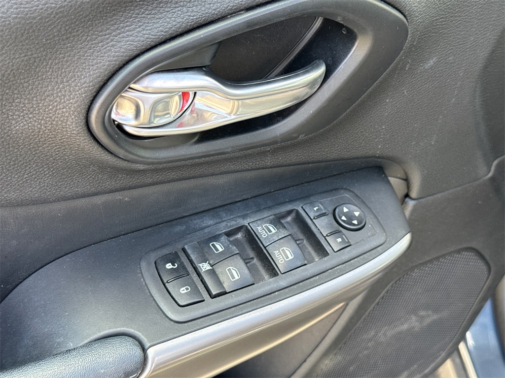 2021 Jeep Cherokee Latitude photo 9