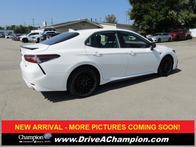 2022 Toyota Camry SE photo 3