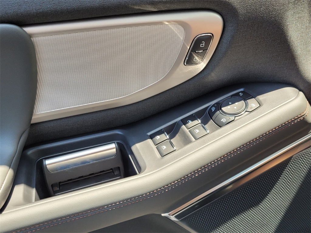 2025 Ford Expedition photo 27