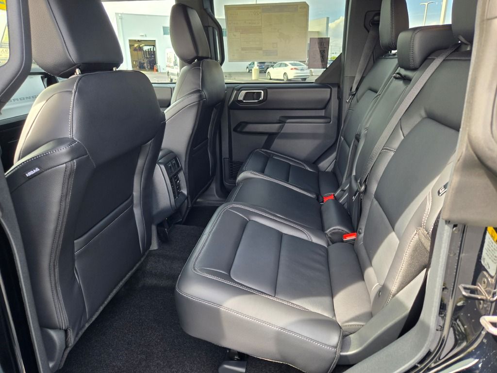 2025 Ford Bronco Outer Banks photo 13