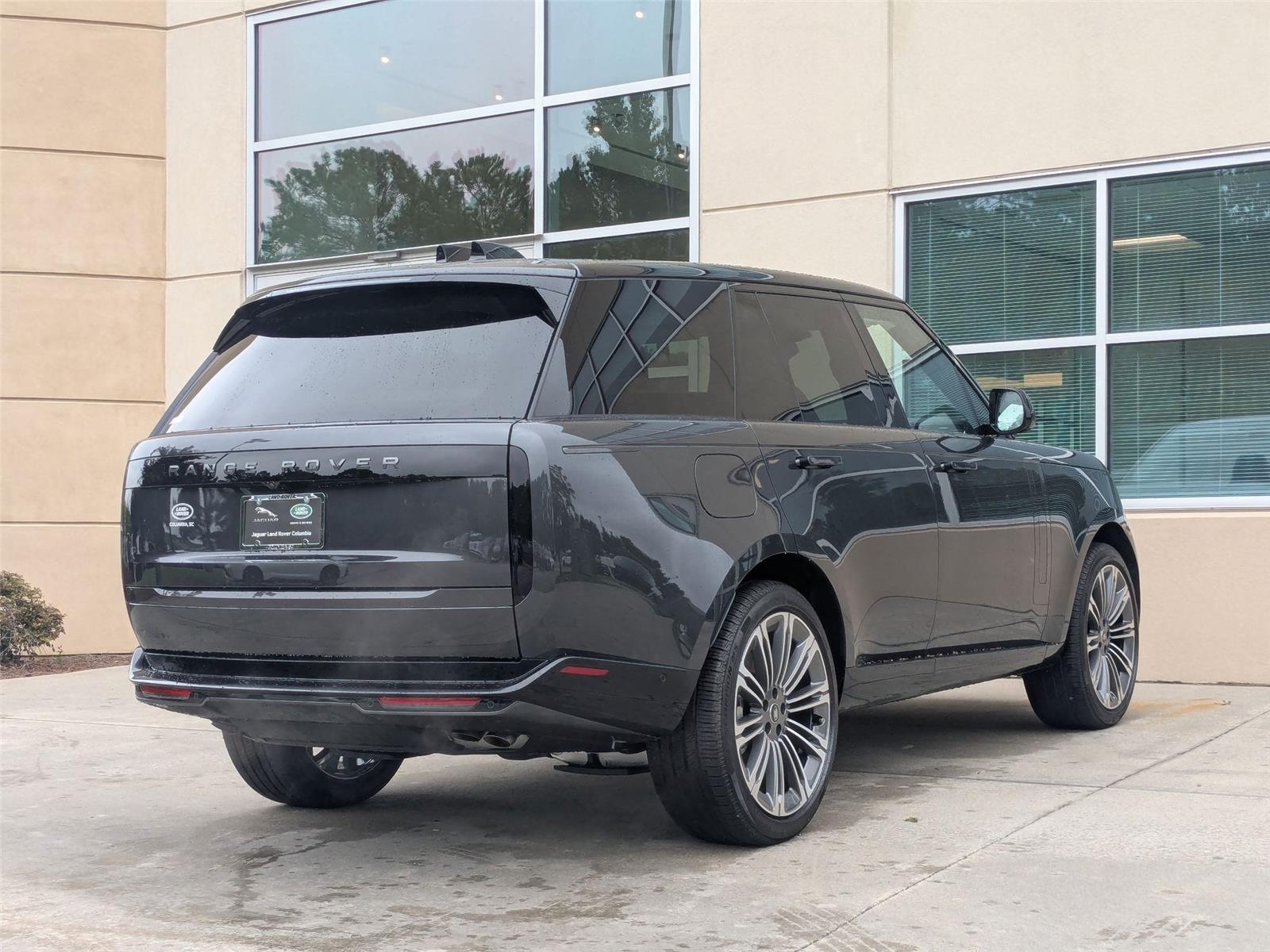 2025 Land Rover Range Rover SE photo 2