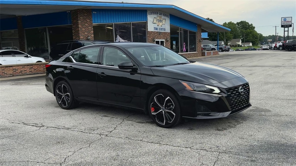 2023 Nissan Altima 2.5 SR photo 7
