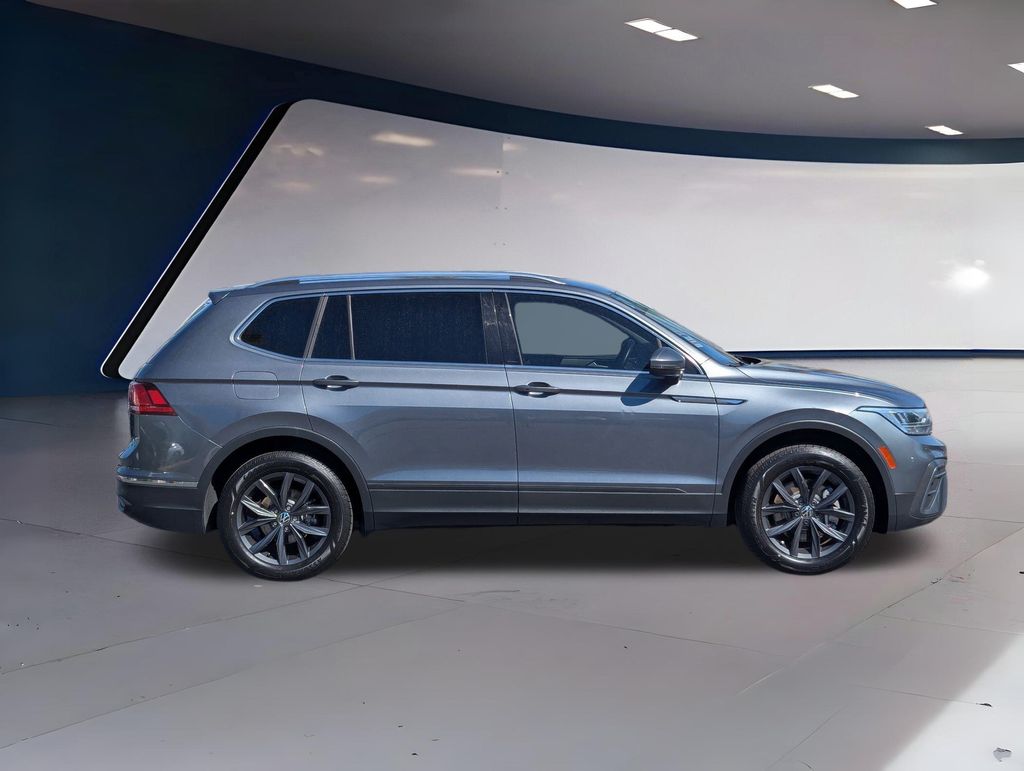 2022 Volkswagen Tiguan SE photo 2