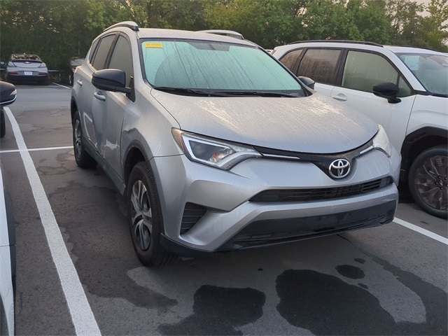 2016 Toyota RAV4 LE photo 4