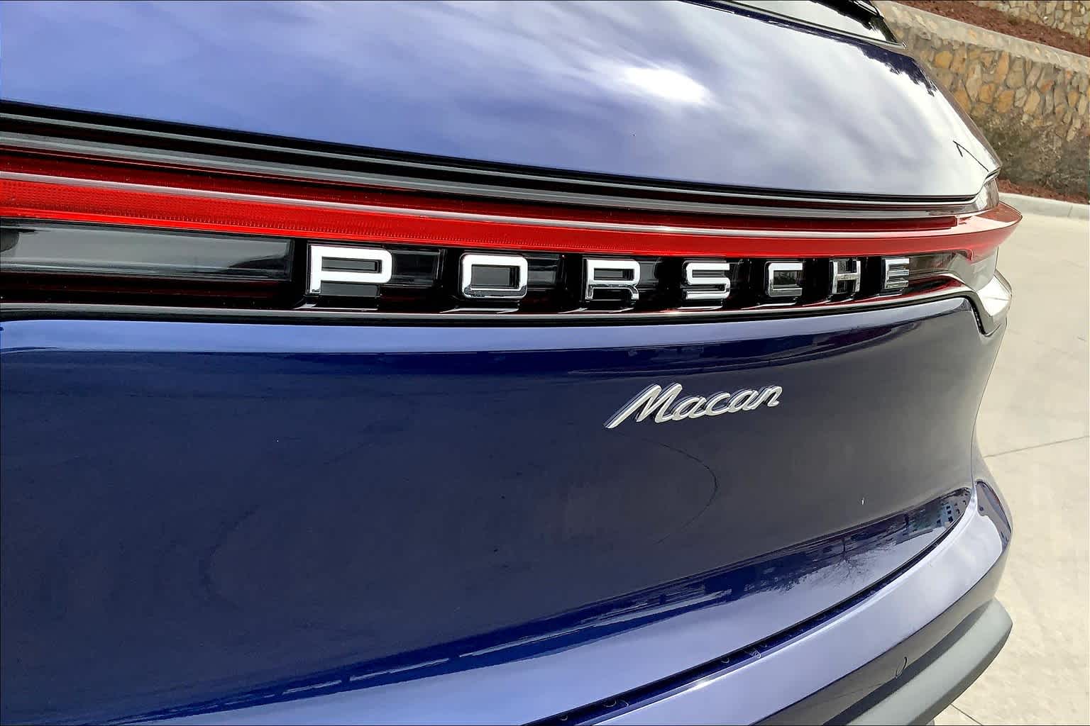 2024 Porsche Macan T photo 7