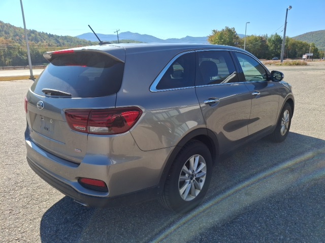 2019 Kia Sorento LX photo 2
