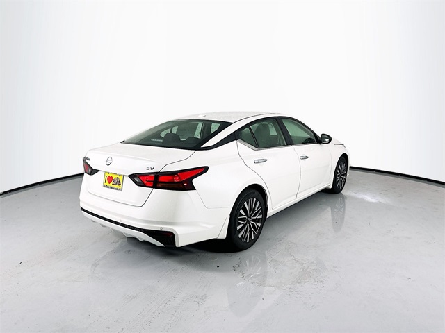 2025 Nissan Altima SV photo 7