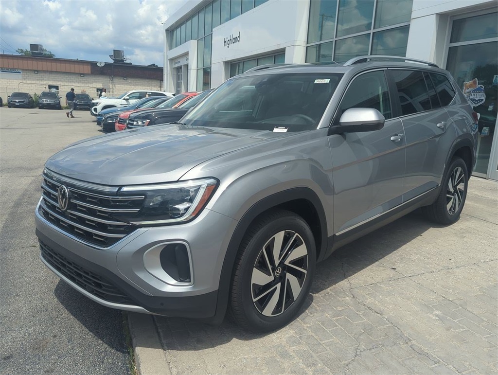 2025 Volkswagen Atlas SEL photo 3