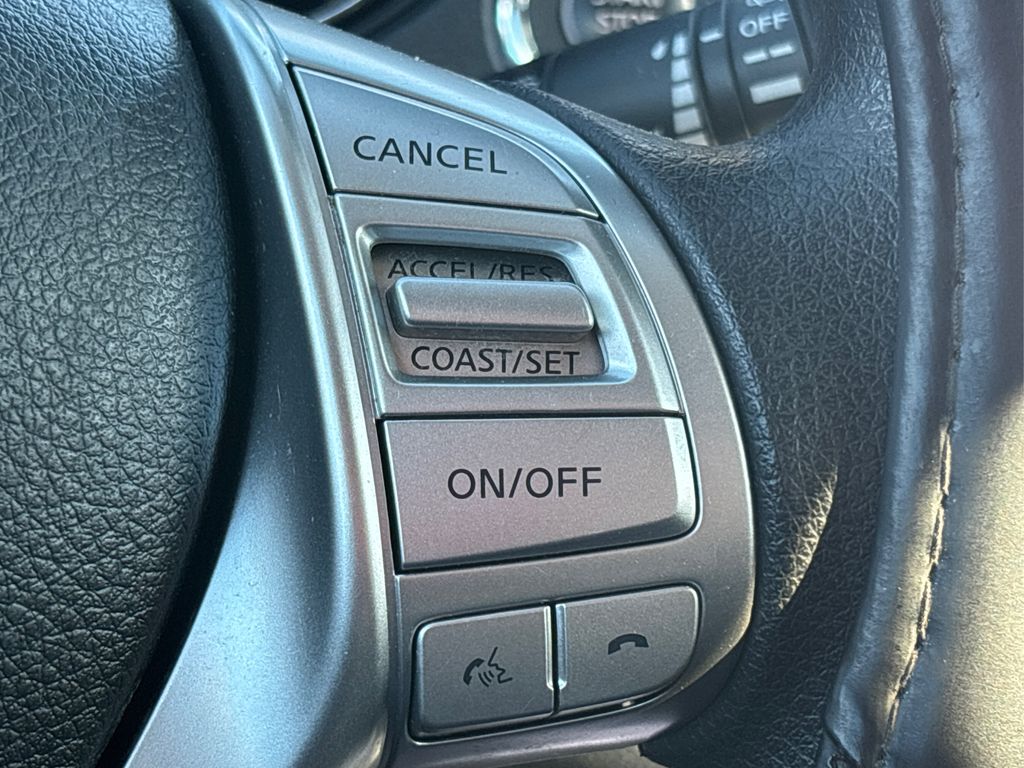 2016 Nissan Rogue SV photo 24
