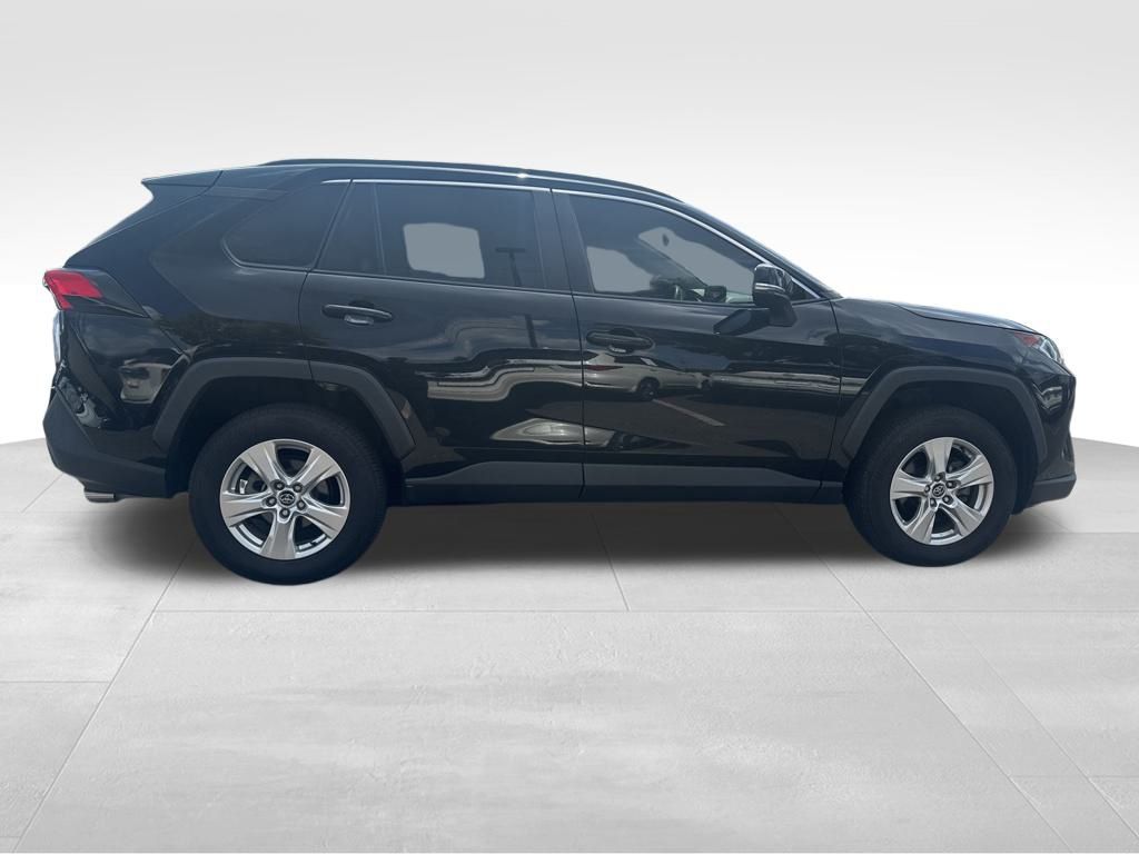 2021 Toyota RAV4 XLE photo 4