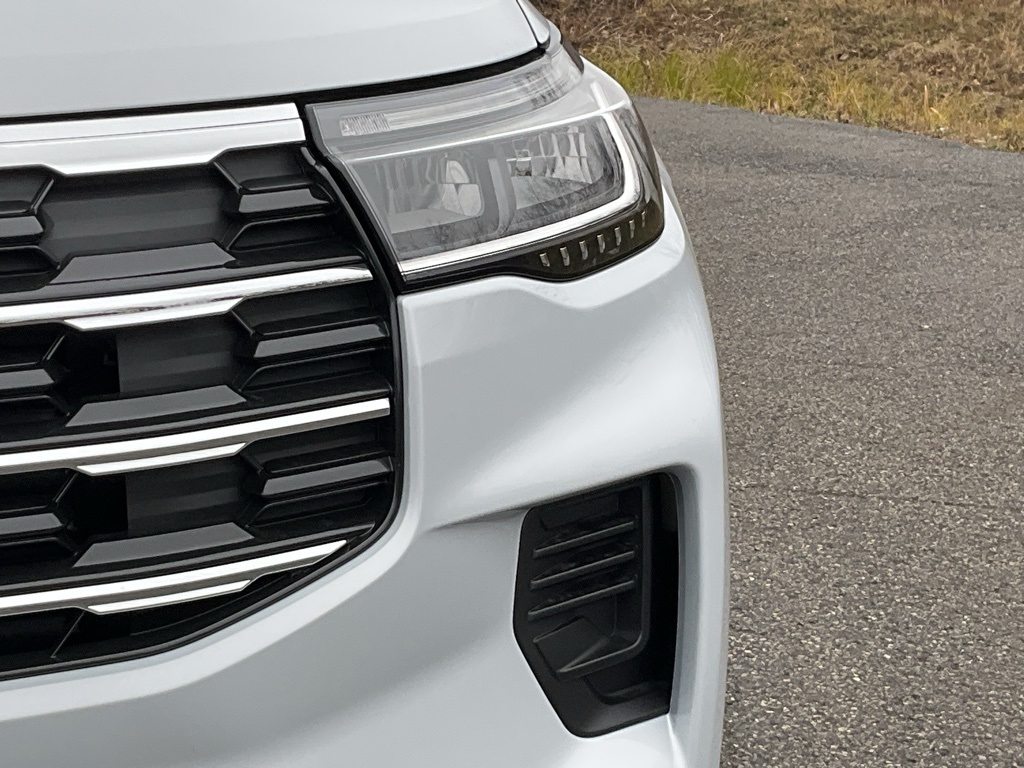 2026 Ford Explorer photo 2